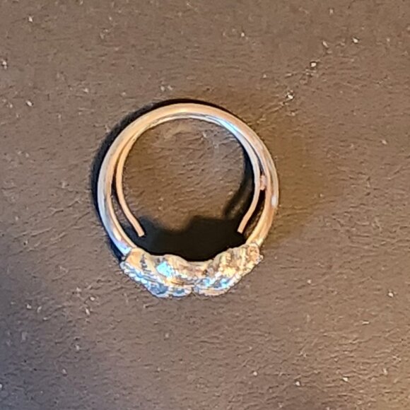 Avon Ribbon Ring - Picture 2 of 7